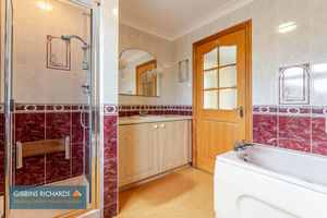 Ensuite Bathroom- click for photo gallery